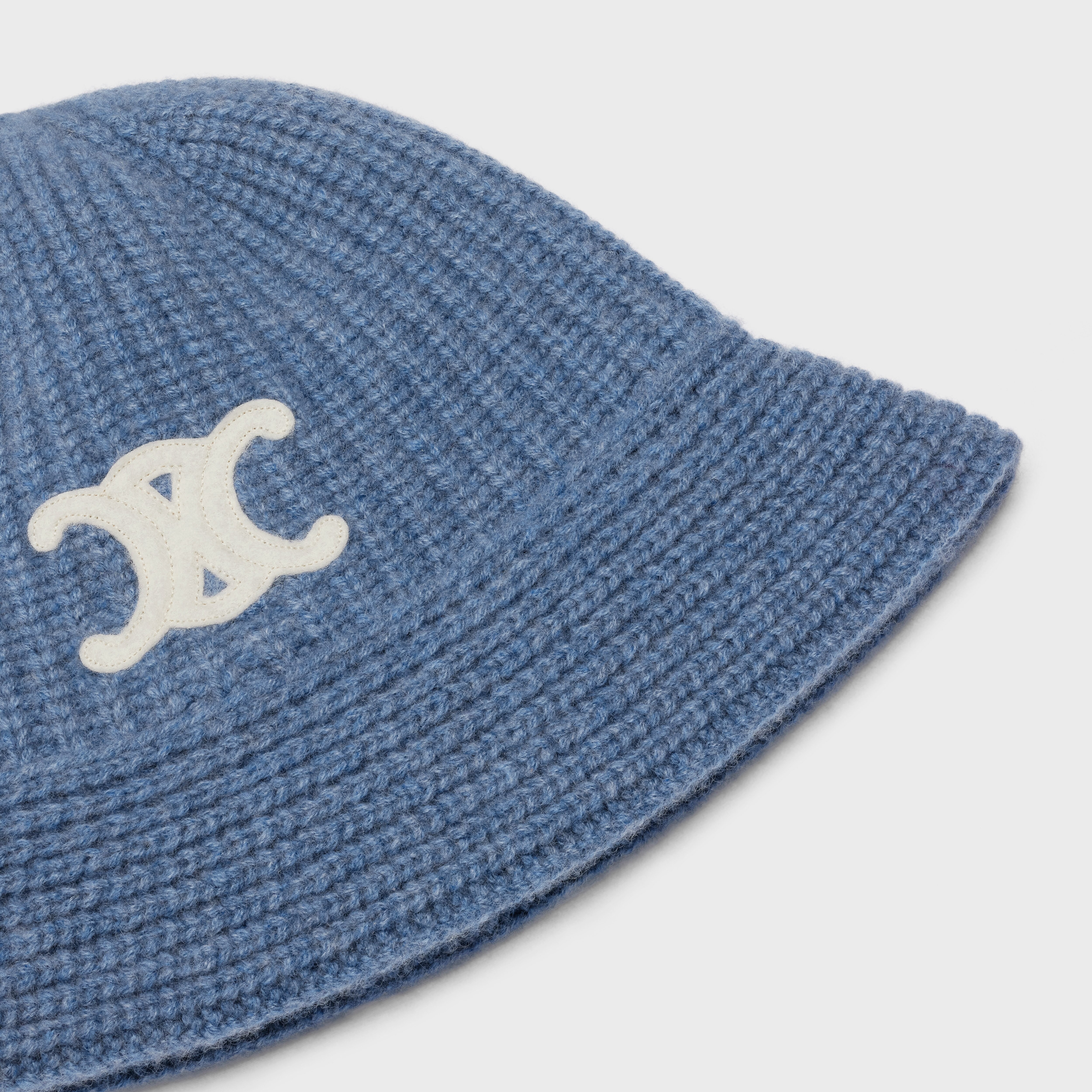 SEAMLESS CASHMERE BUCKET HAT - Ice blue 