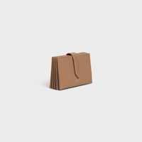 Tarjetero estilo acordeón de piel de becerro con textura granulada - Camel claro - 390 RUE SAINT-HONORE - 2 | CELINE