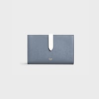 Cartera grande bicolor de piel de becerro con textura granulada y correa - Gris medio / Blanco - 390 RUE SAINT-HONORE - 1 | CELINE