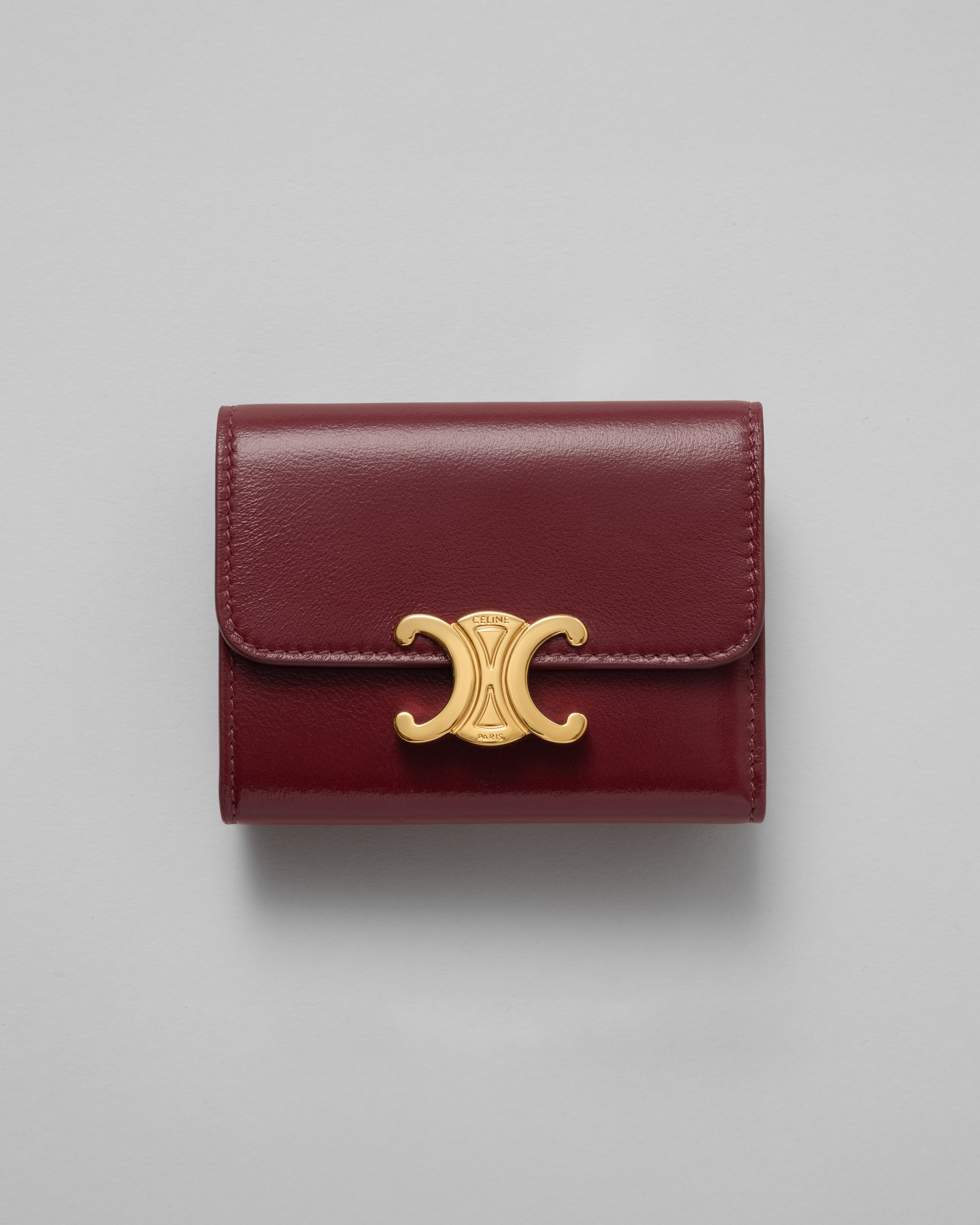 Compact Ring Frame COMPACT WALLET WITH COIN TRIOMPHE IN GLOSSY LAMBSKIN - SYRAH | CELINE