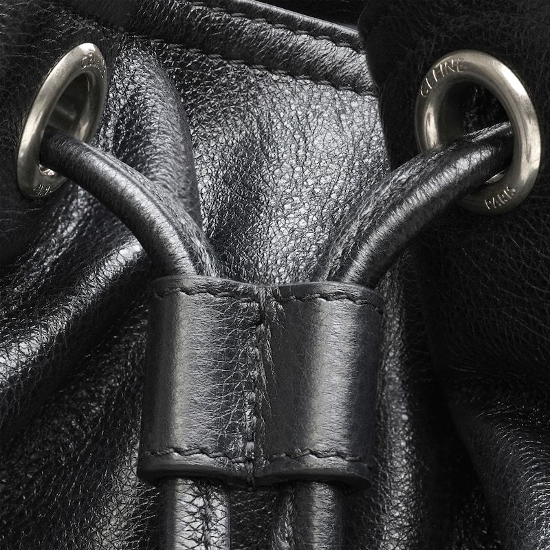Bolsa Biker Média em pele de bezerro lisa - Preto | CELINE
