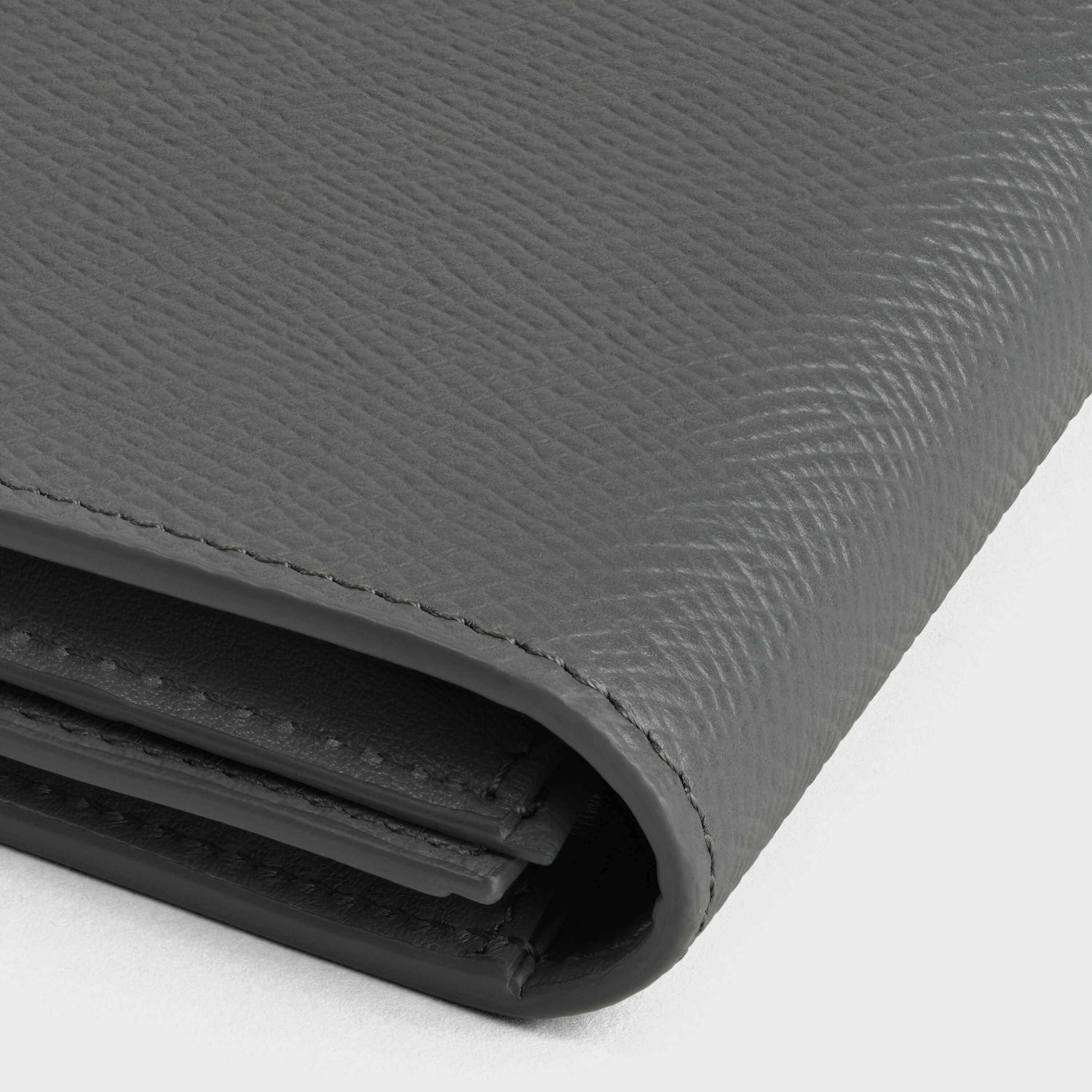 LARGE STRAP WALLET IN GRAINED CALFSKIN