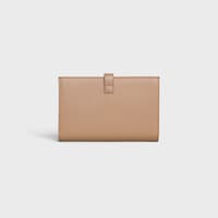 Cartera grande de piel de becerro con textura granulada y correa - Camel claro - 390 RUE SAINT-HONORE - 2 | CELINE