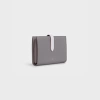 Cartera grande con correa de piel de becerro con textura granulada bicolor - Guijarro/rosa pálido - 390 RUE SAINT-HONORE - 2 | CELINE