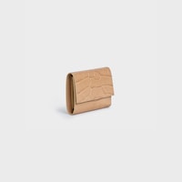 Cartera pequeña con tres pliegues de piel de becerro repujada de piel de cocodrilo - Desierto - 390 RUE SAINT-HONORE - 2 | CELINE