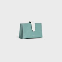 Tarjetero estilo acordeón de piel de becerro con textura granulada bicolor - Celadón / blanco - 390 RUE SAINT-HONORE - 2 | CELINE