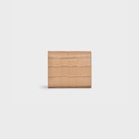 Cartera pequeña con tres pliegues de piel de becerro repujada de piel de cocodrilo - Desierto - 390 RUE SAINT-HONORE - 2 | CELINE