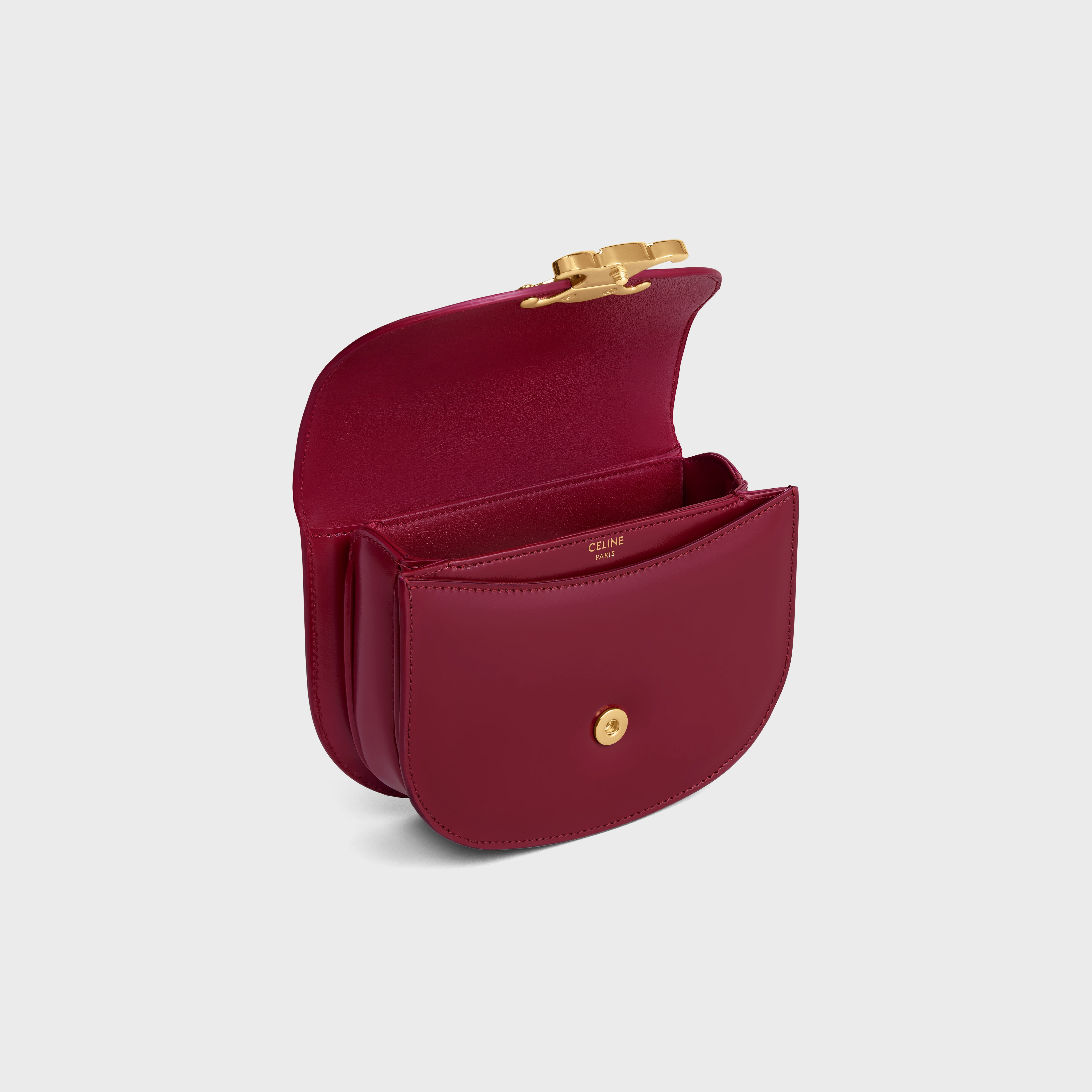 chain shoulder bag triomphe in shiny calfskin carmin