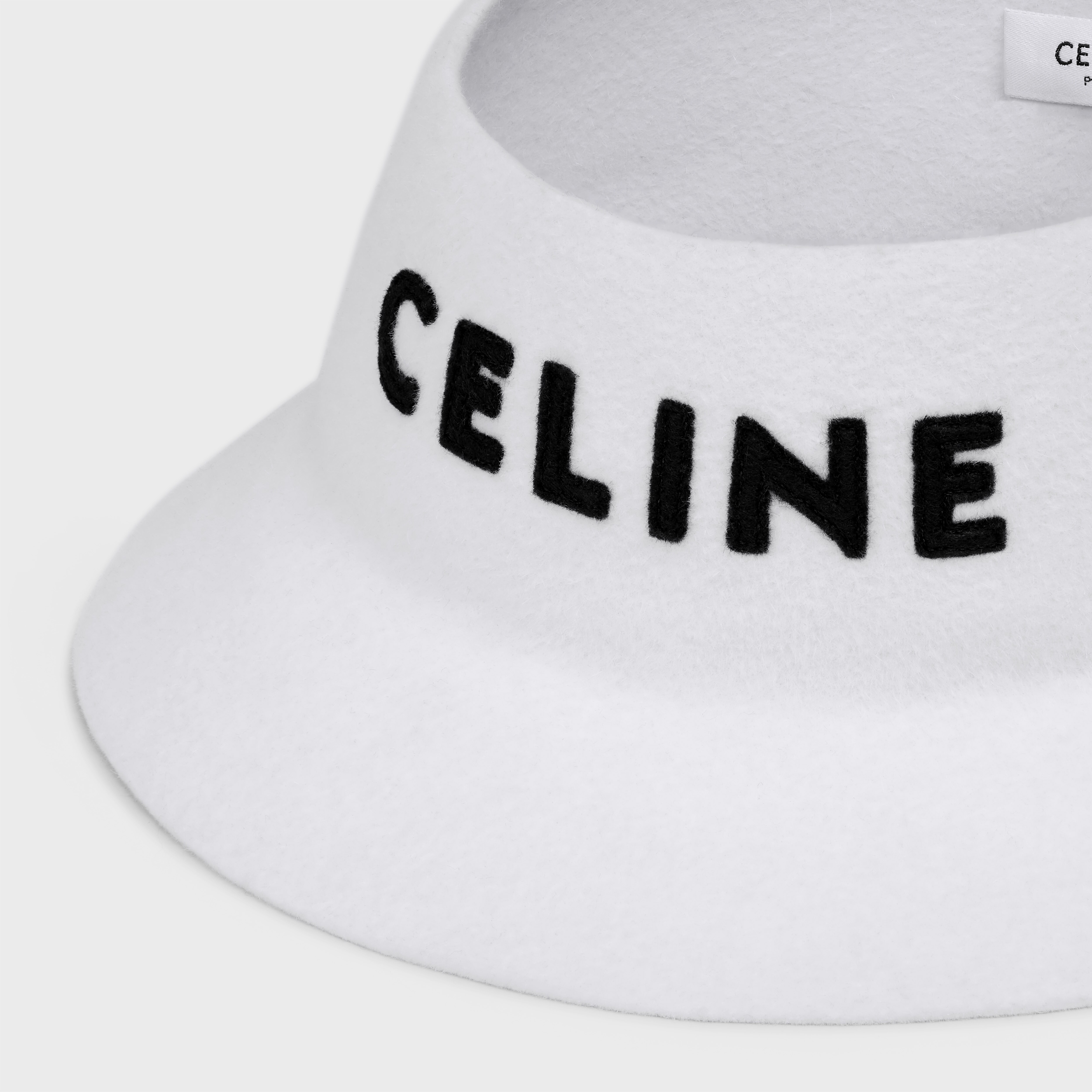 国産原料100% 【新品未使用】《CELINE》スタッズバケハ | metodoicm.com.br