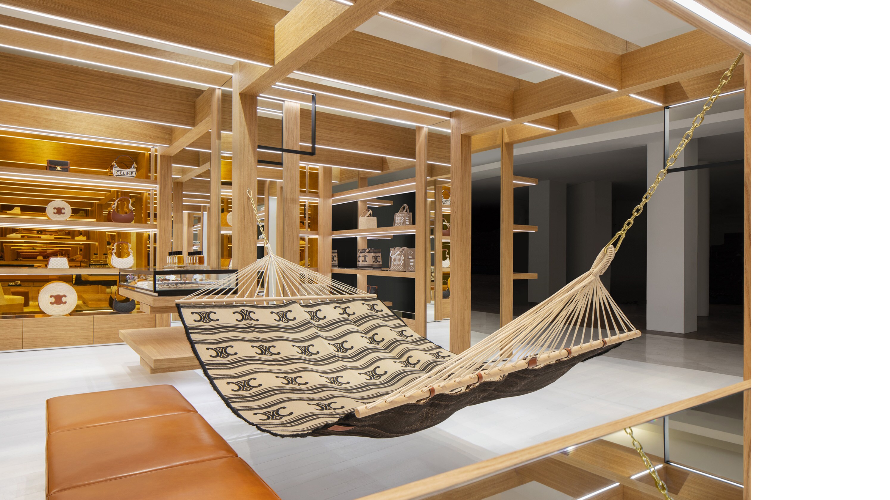 CELINE_POP_UP_PLEIN_SOLEIL_LE_BON_MARCHÉ_CELINE.COM_05