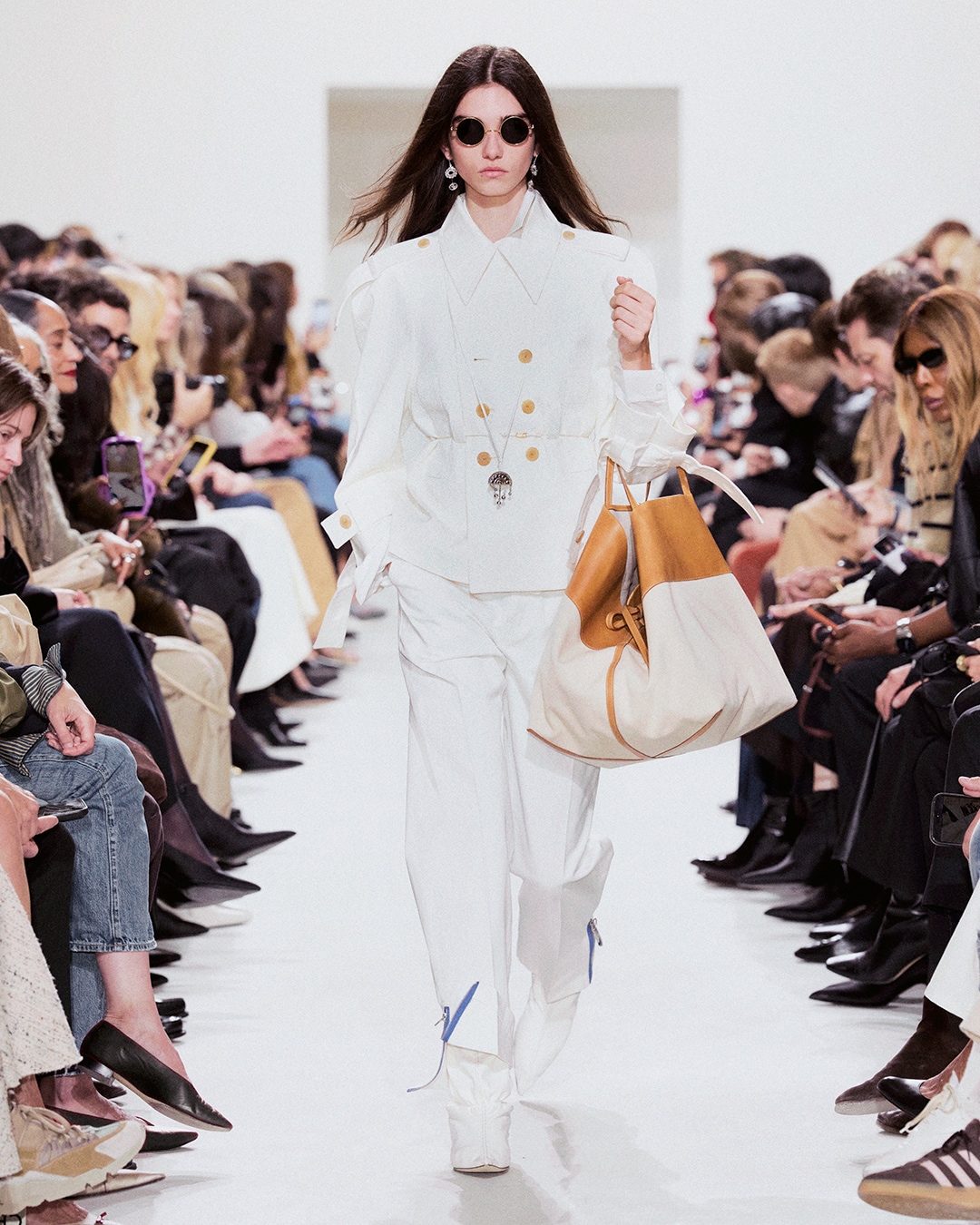 LOOK23