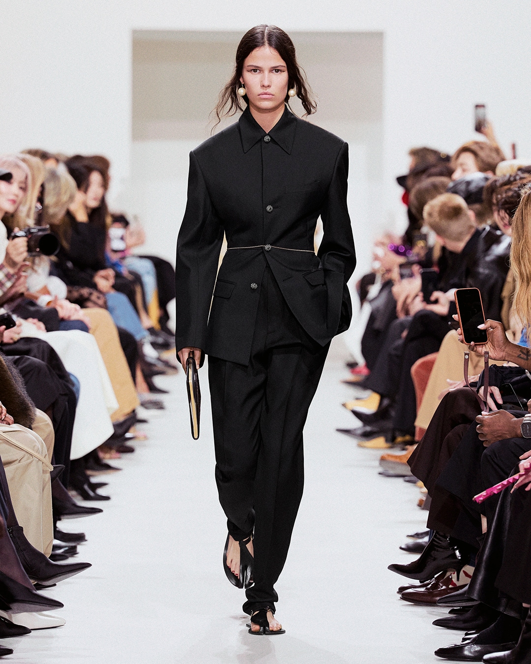 RUNWAY LOOKS - 11