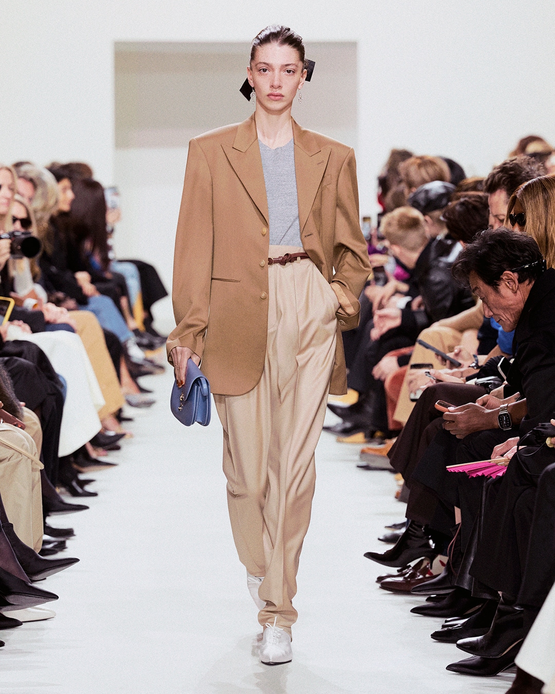 LOOK05
