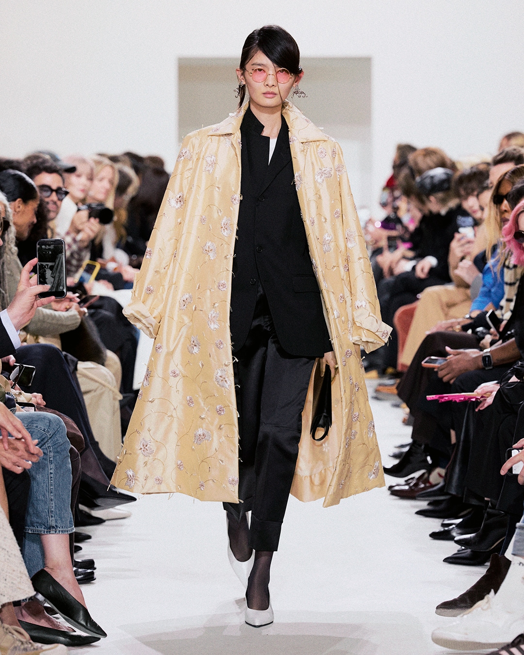 LOOK03